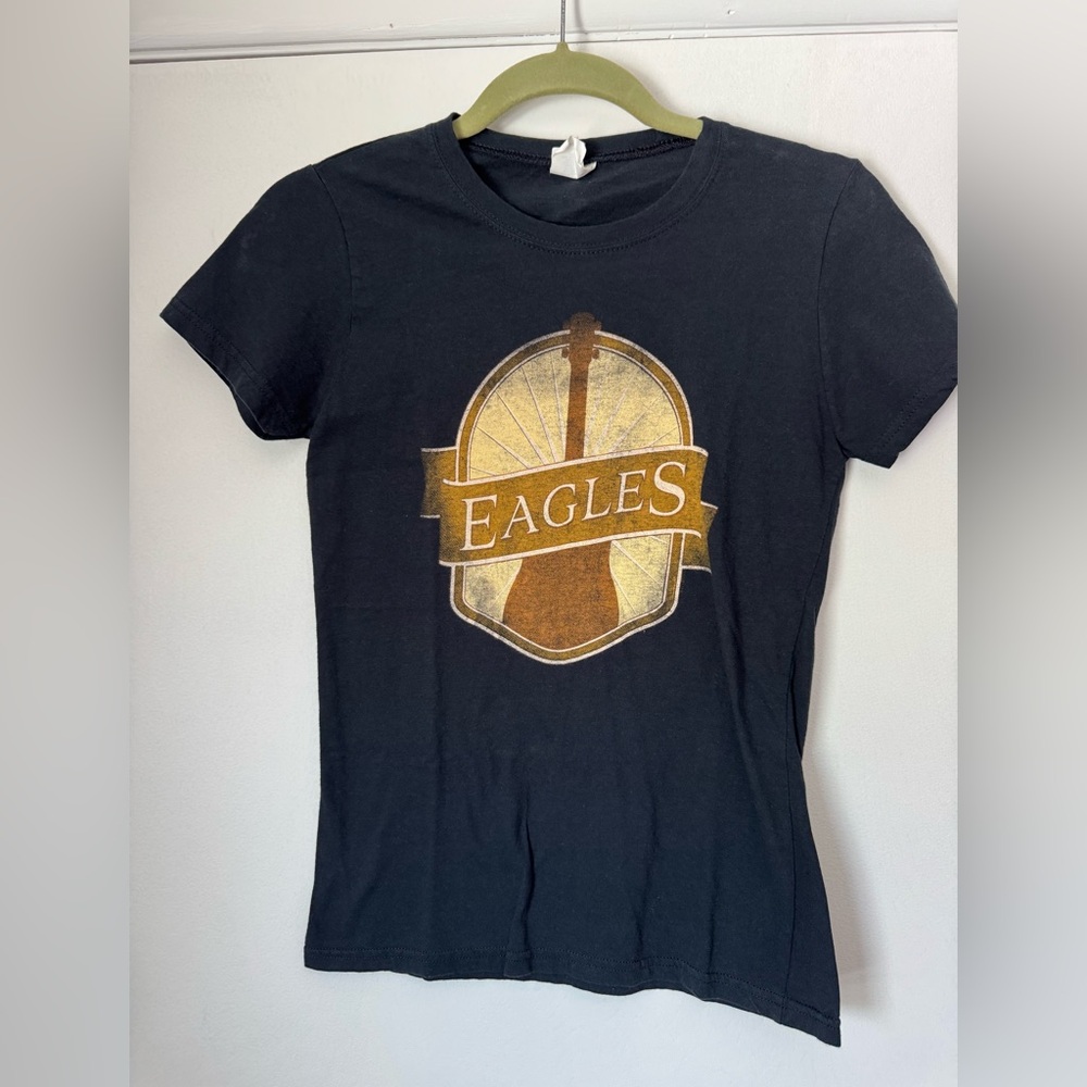 Women’s Eagles Graphic T-Shirt